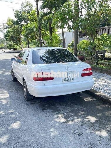 Toyota Corolla 1.6 Trắng 5 chỗ