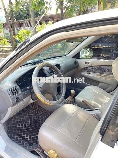 Toyota Corolla 1.6 Trắng 5 chỗ