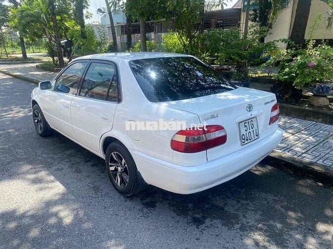 Toyota Corolla 1.6 Trắng 5 chỗ