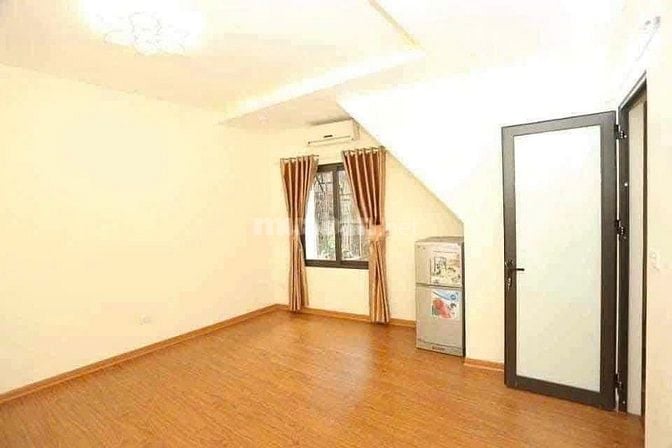 Cho thuê nhà ngõ phố Đội Cấn gần Văn Cao - Liễu Giai 