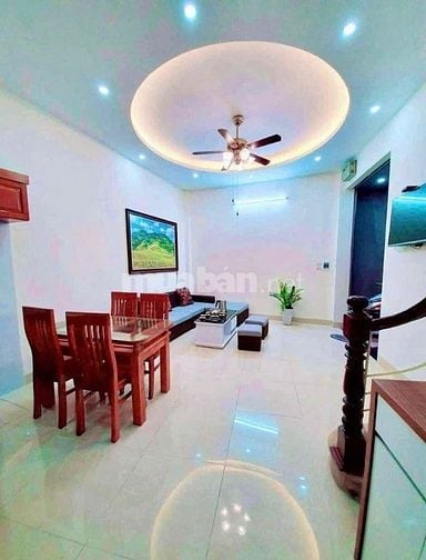 Cho thuê nhà ngõ phố Đội Cấn gần Văn Cao - Liễu Giai 