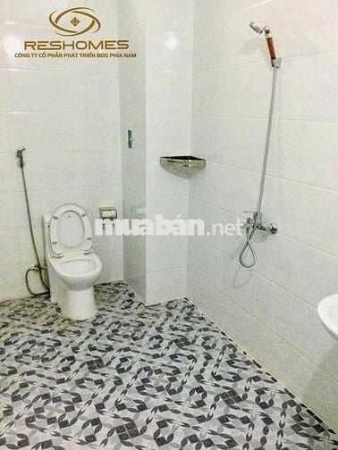 Cho THUÊ nhà nguyên căn 1T3L mặt tiền đường Nguyễn Ái Quốc