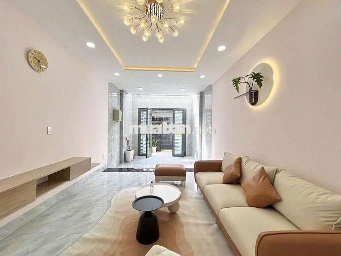 Giá rẻ chỉ: 8,3 tỷ Đẹp như mơ. HXH. 4 tầng. Sát Tân Hương. Dt: 4 x 18.