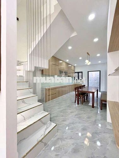 Giá rẻ chỉ: 8,3 tỷ Đẹp như mơ. HXH. 4 tầng. Sát Tân Hương. Dt: 4 x 18.