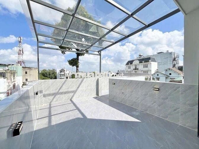 Giá rẻ chỉ: 8,3 tỷ Đẹp như mơ. HXH. 4 tầng. Sát Tân Hương. Dt: 4 x 18.