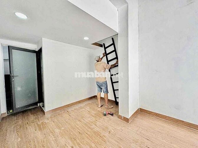 MẶT BẰNG KINH DOANH - GÁC Ở LẠI - NGAY TRUNG TÂM ĐƯỜNG LỚN