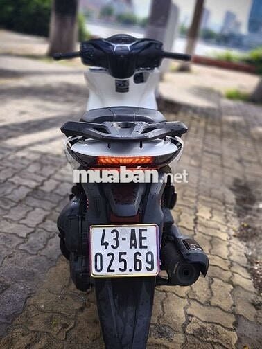 Honda SH 160 ABS 2023 Trắng đen