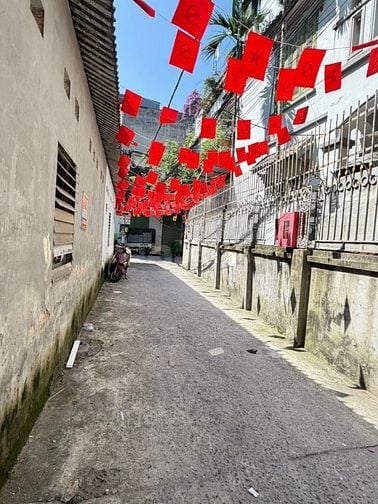 Bán nhà DT:33m2x4T, tại Nguyễn Văn Cừ L.Biên, ô tô đỗ cổng