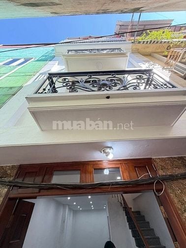 Bán nhà DT:33m2x4T, tại Nguyễn Văn Cừ L.Biên, ô tô đỗ cổng