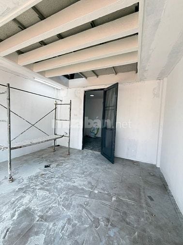 Bán nhà DT:33m2x4T, tại Nguyễn Văn Cừ L.Biên, ô tô đỗ cổng