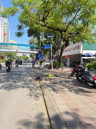 Bán nhà DT:33m2x4T, tại Nguyễn Văn Cừ L.Biên, ô tô đỗ cổng