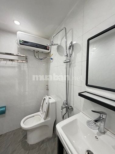 Bán nhà DT:33m2x4T, tại Nguyễn Văn Cừ L.Biên, ô tô đỗ cổng