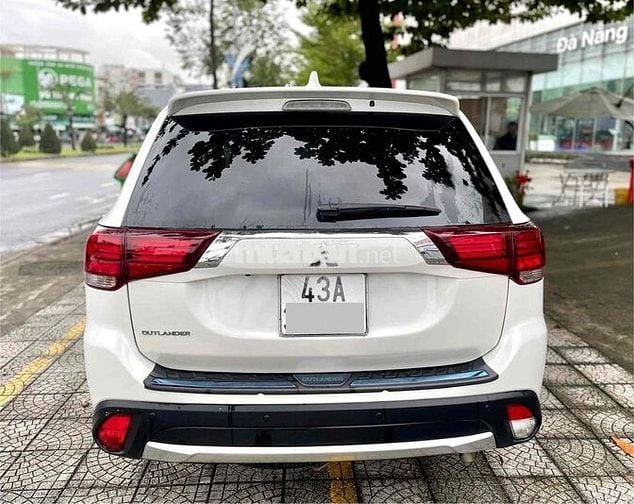 Mitsubishi Outlander 2.0 Premium Trắng zin nguyên