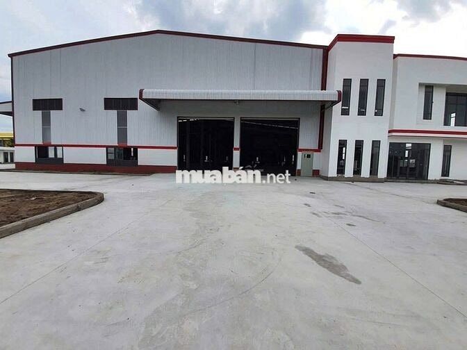 Bán gấp kho xưởng trong KCN Đức Hòa , Long An,KV: 5.200m2, XD: 3.600m2