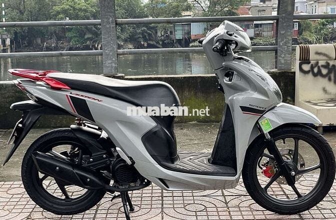 Vision bánh lớn xe xe đẹp như ngọc trinh