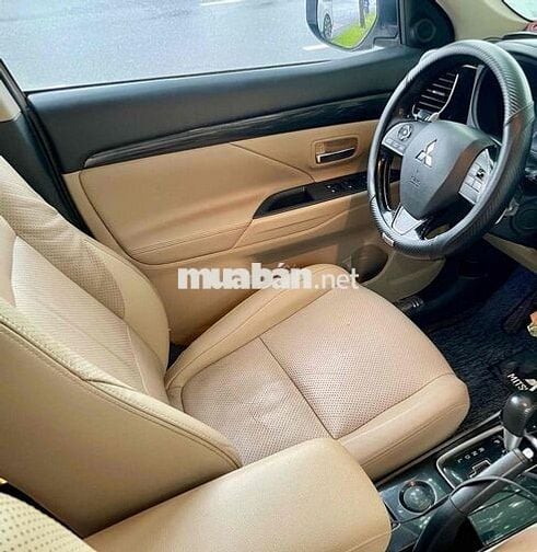Mitsubishi Outlander 2.0 Premium Trắng zin nguyên