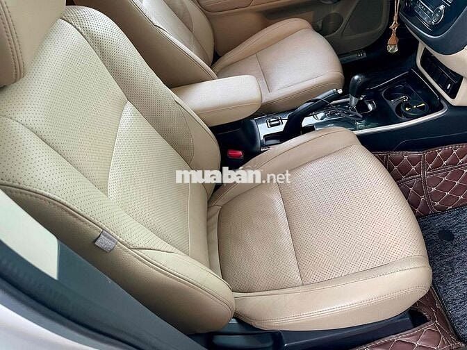 Mitsubishi Outlander 2.0 Premium Trắng zin nguyên