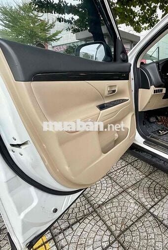 Mitsubishi Outlander 2.0 Premium Trắng zin nguyên