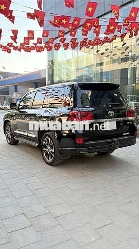 Land Cruiser 4.6V8 4 chỗ siêu VIP, sản xuất 2020.