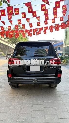 Land Cruiser 4.6V8 4 chỗ siêu VIP, sản xuất 2020.