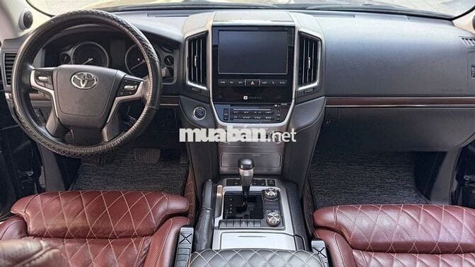 Land Cruiser 4.6V8 4 chỗ siêu VIP, sản xuất 2020.