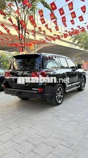 Land Cruiser 4.6V8 4 chỗ siêu VIP, sản xuất 2020.