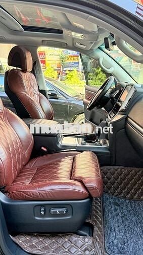 Land Cruiser 4.6V8 4 chỗ siêu VIP, sản xuất 2020.