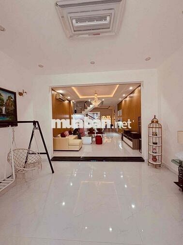 nhà 4 tầng , 4pn. đầy đủ nội thất , dọn vào ở ngay.