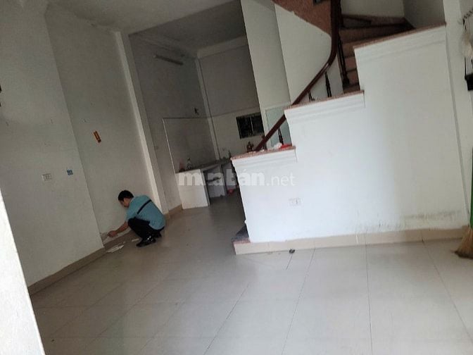 Cho thuê nhà 2 tầng 1 tum - nhà khu liền kề, dân trí cao