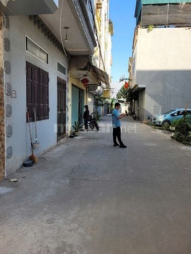 Cho thuê nhà 2 tầng 1 tum - nhà khu liền kề, dân trí cao