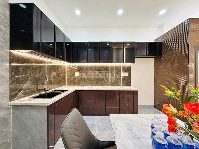 Siêu Hot! Nhà Mặt Tiền Bình Thạnh – Hoàng Hoa Thám, 4PN, Giá Tốt