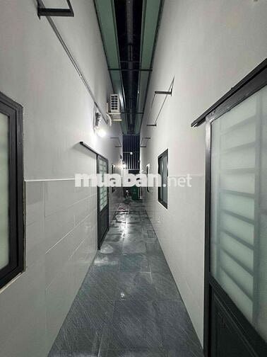 cần bán dãy nhà trọ 12 phòng có sẵn máy lạnh , hiện đang có full