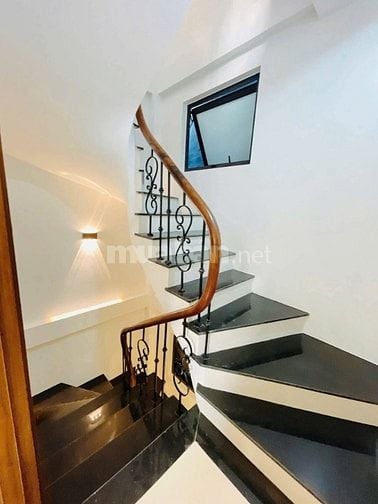 Nhà Đẹp Gần Phố, Duơng Văn Bé, Hai Bà Trưng 33m, 5 tầng, giá 8.45 tỷ