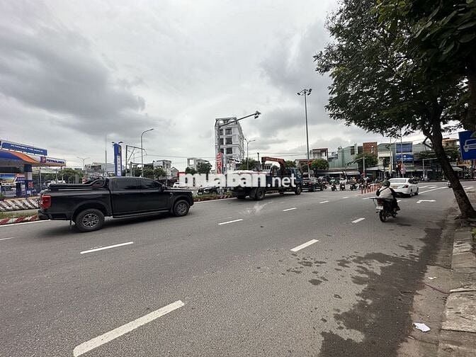 Vị trí tốt, tiềm năng kinh doanh lớnGÓC TÔN ĐỨC THẮNG & HOÀNG VĂN THÁI