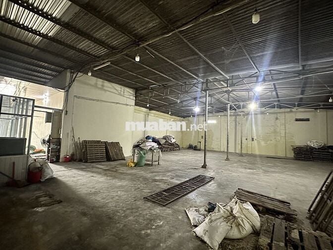 Vị trí tốt, tiềm năng kinh doanh lớnGÓC TÔN ĐỨC THẮNG & HOÀNG VĂN THÁI