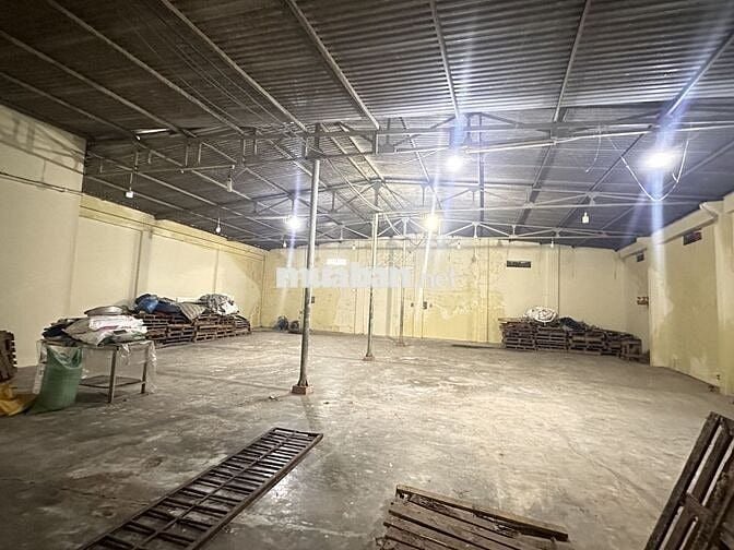 Vị trí tốt, tiềm năng kinh doanh lớnGÓC TÔN ĐỨC THẮNG & HOÀNG VĂN THÁI