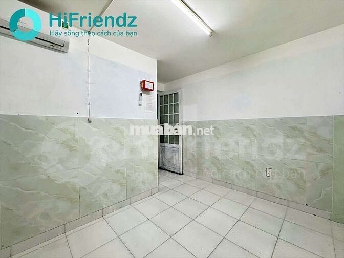 Trọ rẻ có máy lạnh - Thang máy - Gần công viên Lê Thị Riêng