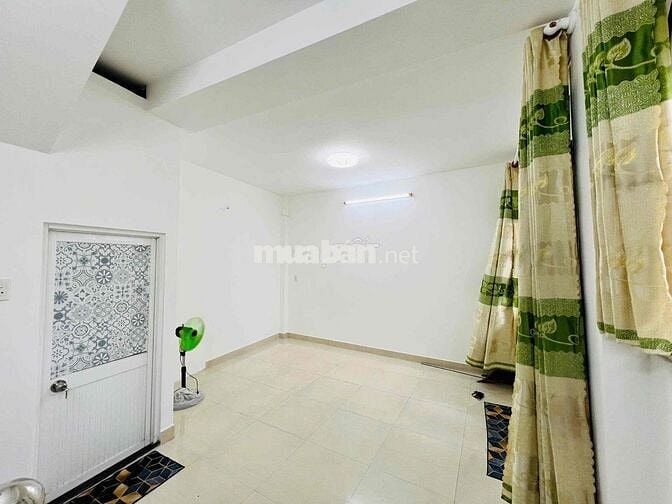 Cho thuê nhà nguyên căn lớn 90m2 gần ngay KCX Tân Thuận, Siêu thị GO