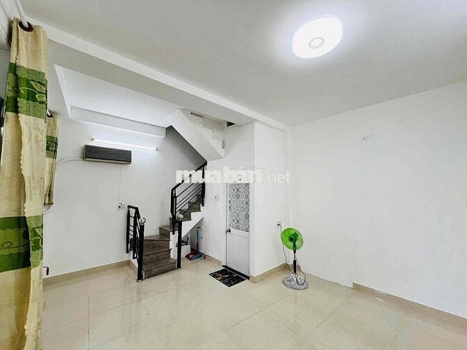 Cho thuê nhà nguyên căn lớn 90m2 gần ngay KCX Tân Thuận, Siêu thị GO