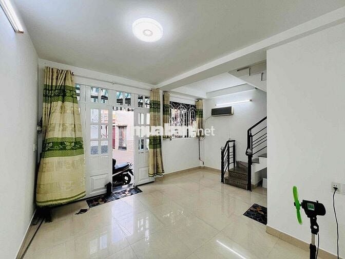 Cho thuê nhà nguyên căn lớn 90m2 gần ngay KCX Tân Thuận, Siêu thị GO