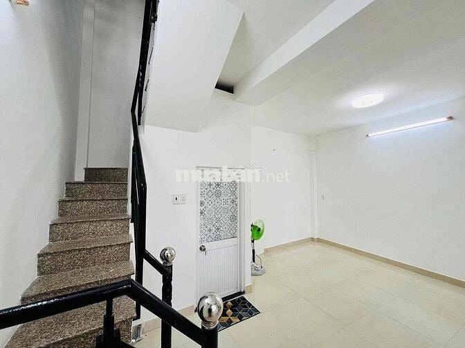 Cho thuê nhà nguyên căn lớn 90m2 gần ngay KCX Tân Thuận, Siêu thị GO