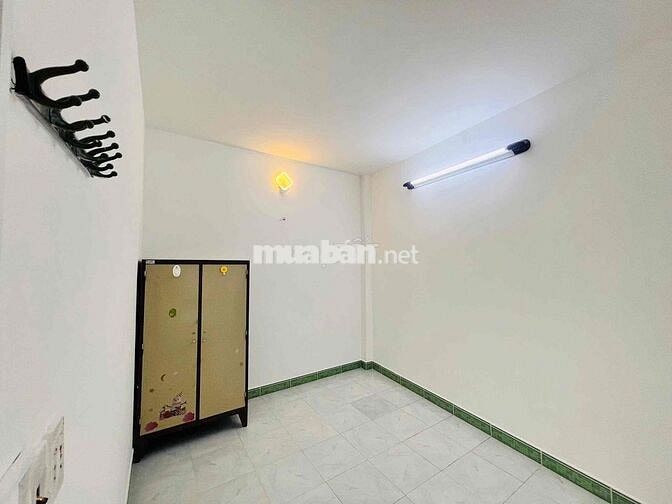 Cho thuê nhà nguyên căn lớn 90m2 gần ngay KCX Tân Thuận, Siêu thị GO