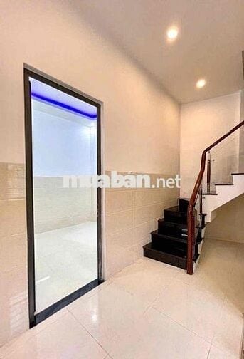 nhà 1 trệt 1 lầu tôi bán gấp về quê cứu lũ gia đình