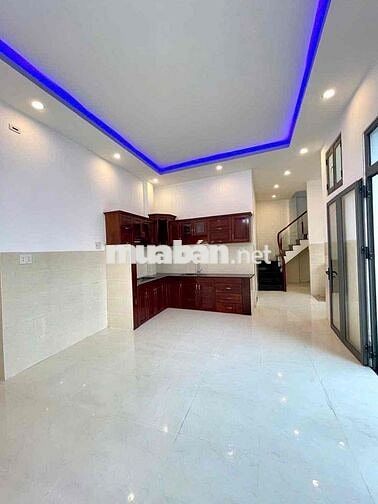 nhà 1 trệt 1 lầu tôi bán gấp về quê cứu lũ gia đình