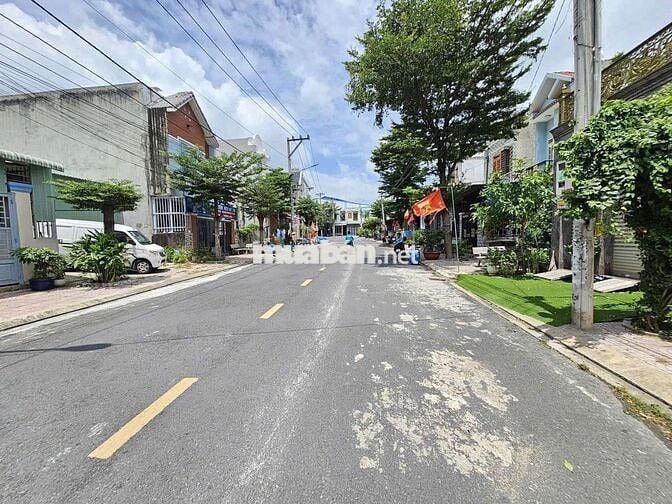 Đất đẹp 105m ngang 6m trục chính kdc Đất Mới, ngã tư Chiêu Liêu Dĩ An