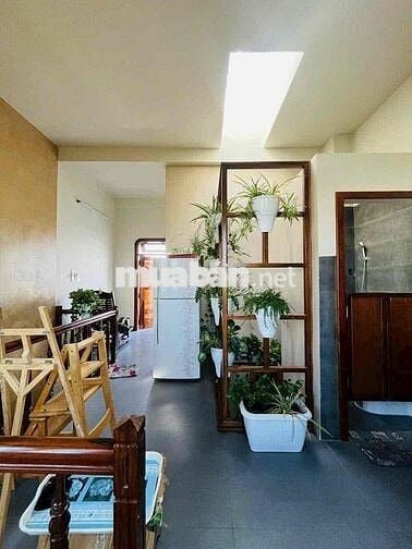 CHO THUÊ NHÀ  SÂN VƯỜN NGUYỄN HÀM NINH - HOÀ XUÂN Nhà có sân vườn đẹp