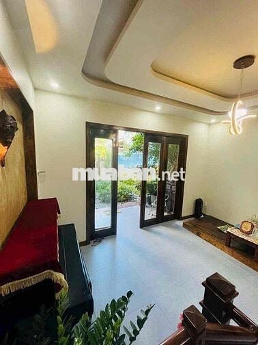 CHO THUÊ NHÀ  SÂN VƯỜN NGUYỄN HÀM NINH - HOÀ XUÂN Nhà có sân vườn đẹp