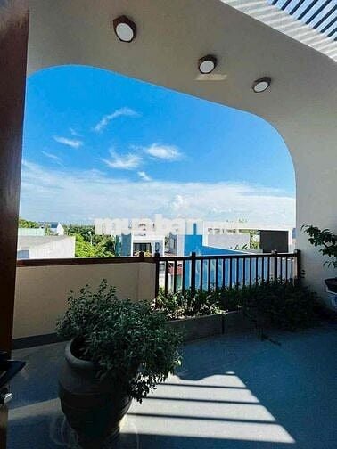 CHO THUÊ NHÀ  SÂN VƯỜN NGUYỄN HÀM NINH - HOÀ XUÂN Nhà có sân vườn đẹp