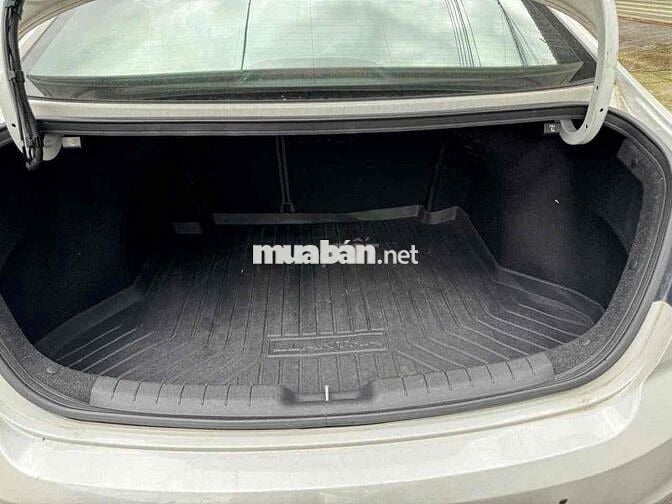 Bán Huyndai ELANTRA 2.0 GLS dkld 01/2020 , trắng