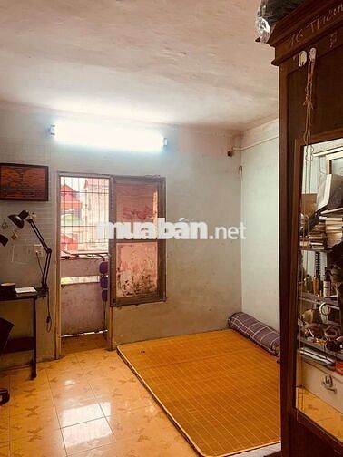 Cho thuê nhà tập thể  t5 phố thái Thịnh 38m2 2 phòng ngủ